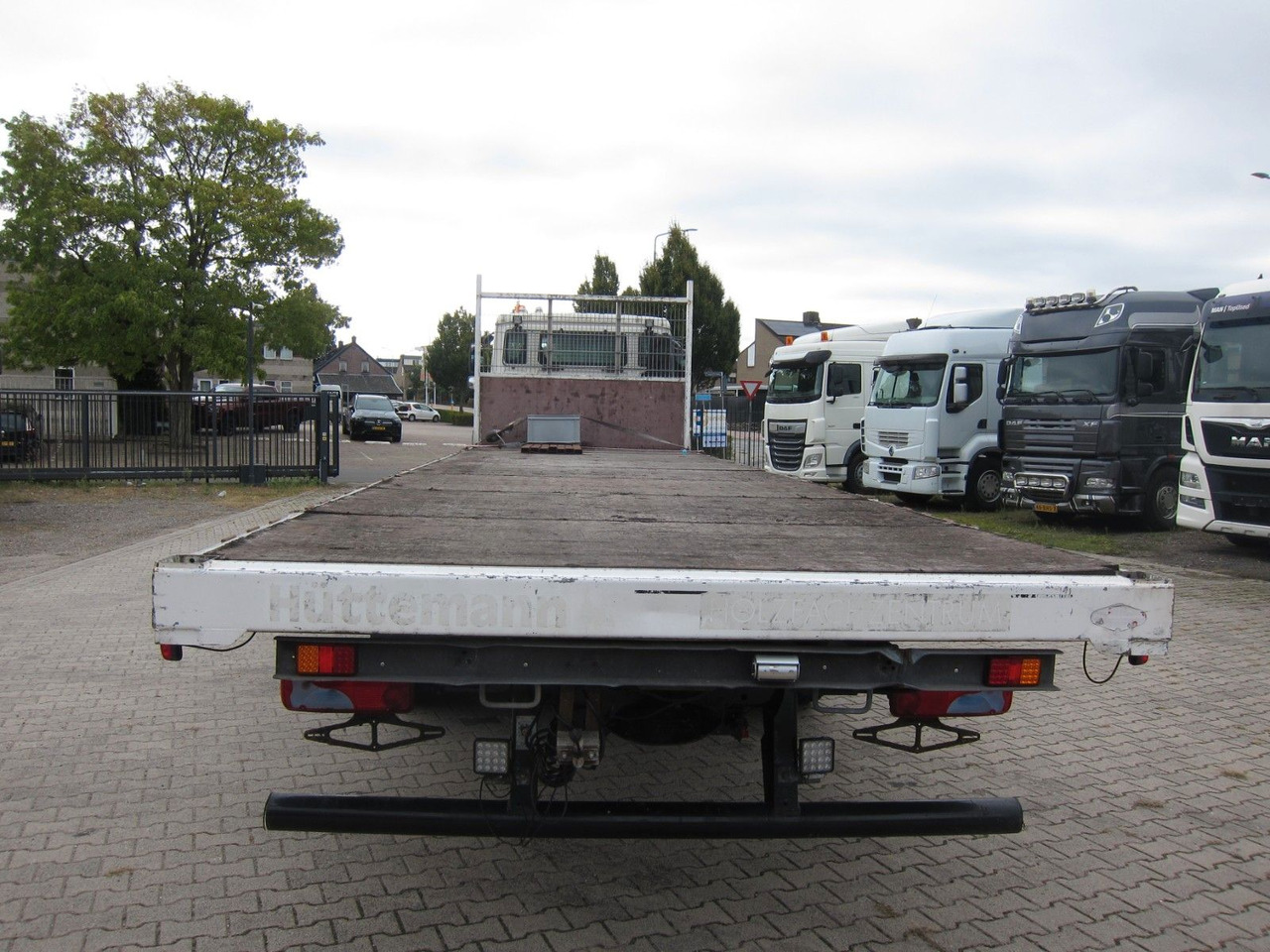 MAN TGM 26 340 6X2*4 BL Plateau Manual - Camion platformă: Foto 4 MAN TGM 26 340 6X2*4 BL Plateau Manual - Camion platformă: Foto 4