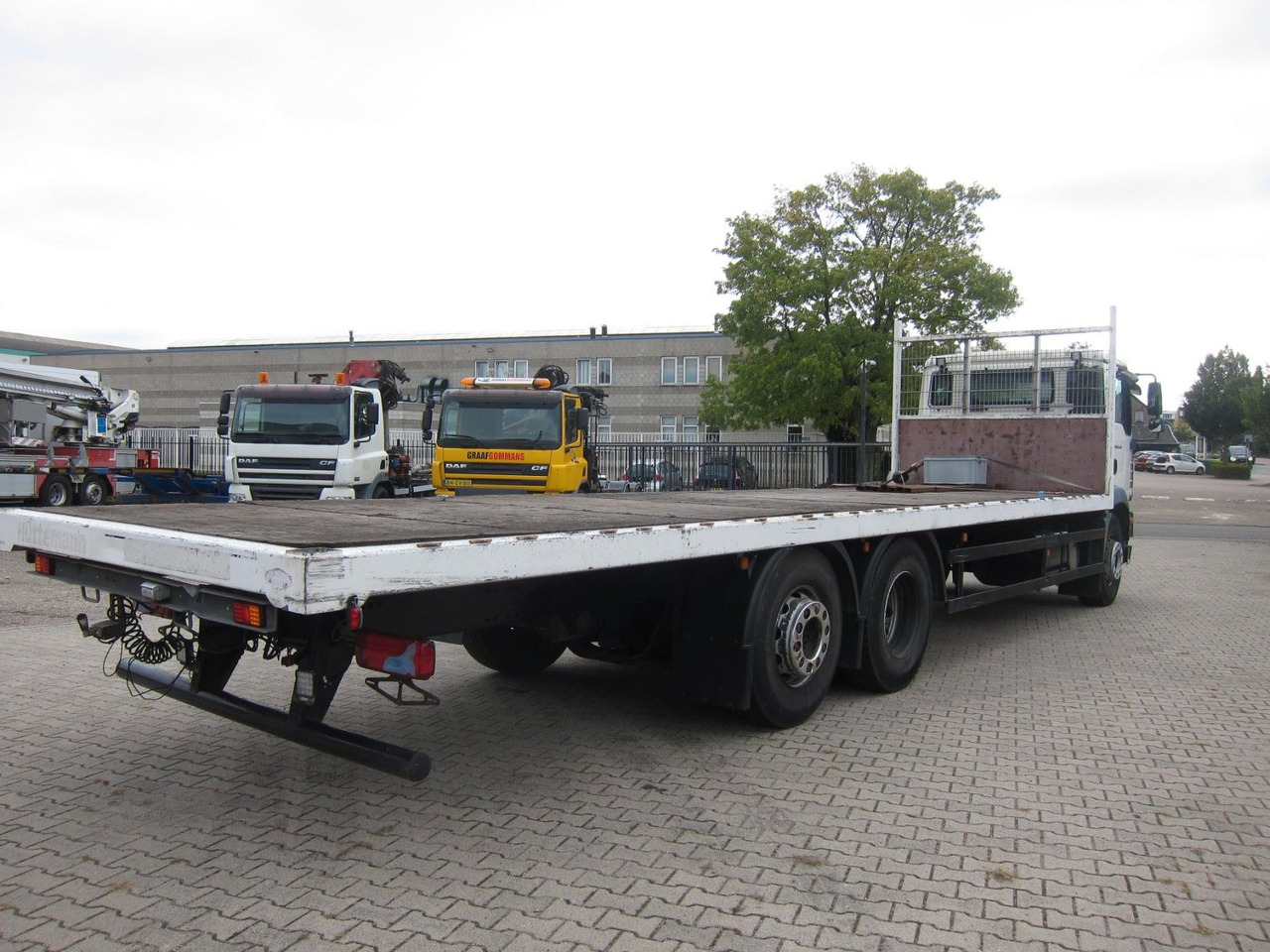 MAN TGM 26 340 6X2*4 BL Plateau Manual - Camion platformă: Foto 5 MAN TGM 26 340 6X2*4 BL Plateau Manual - Camion platformă: Foto 5