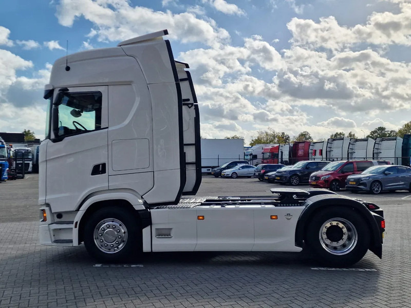 Scania 590S V8 NGS Highline 4x2 - New - Retarder - Leather - Alloy wheels Led - Navi - NEW! - Cap tractor: Foto 4 Scania 590S V8 NGS Highline 4x2 - New - Retarder - Leather - Alloy wheels Led - Navi - NEW! - Cap tractor: Foto 4