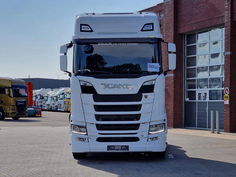 Scania 660S V8 NGS Highline 6x2/4 - New - Old dashboard - Full spec - Retarder - Night clima - Led - Leather - Navi - Cap tractor: Foto 2 Scania 660S V8 NGS Highline 6x2/4 - New - Old dashboard - Full spec - Retarder - Night clima - Led - Leather - Navi - Cap tractor: Foto 2