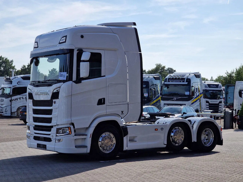 Scania 660S V8 NGS Highline 6x2/4 - New - Old dashboard - Full spec - Retarder - Night clima - Led - Leather - Navi - Cap tractor: Foto 3 Scania 660S V8 NGS Highline 6x2/4 - New - Old dashboard - Full spec - Retarder - Night clima - Led - Leather - Navi - Cap tractor: Foto 3
