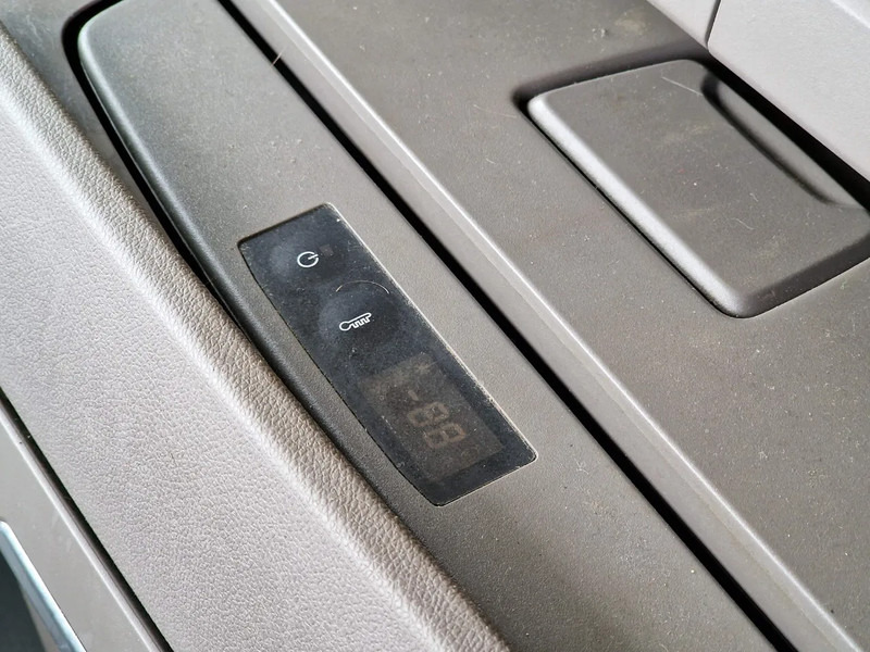 Cap tractor Scania S540 NGS Highline 6x4 - Retarder - Full air - Leather - Led - Fridge - TV: Foto 15 Cap tractor Scania S540 NGS Highline 6x4 - Retarder - Full air - Leather - Led - Fridge - TV: Foto 15