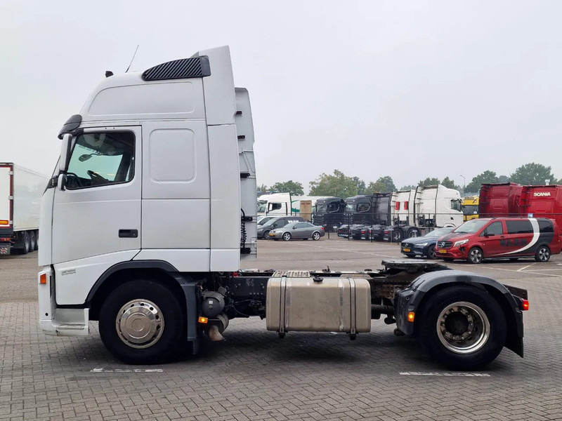 Volvo FH 13.440 Globetrotter XL 4x2 - Manual gearbox - Euro 5 - Low KM - Cap tractor: Foto 4 Volvo FH 13.440 Globetrotter XL 4x2 - Manual gearbox - Euro 5 - Low KM - Cap tractor: Foto 4