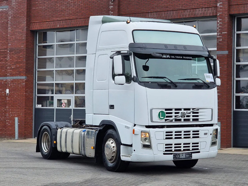 Volvo FH 13.440 Globetrotter XL 4x2 - Manual gearbox - Euro 5 - Low KM - Cap tractor: Foto 1 Volvo FH 13.440 Globetrotter XL 4x2 - Manual gearbox - Euro 5 - Low KM - Cap tractor: Foto 1