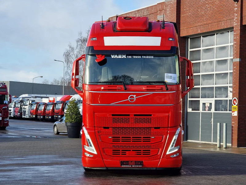 Volvo FH 13.500 Globetrotter XL 6x2 - Night clima - 3.00 WB - Leather - Full air - Cap tractor: Foto 2 Volvo FH 13.500 Globetrotter XL 6x2 - Night clima - 3.00 WB - Leather - Full air - Cap tractor: Foto 2