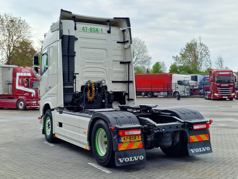 Volvo FH 13.540 Globetrotter 4x2 - Custom exterior - I parkcool - Navi - APK/TUV: 27-02-2026 - Cap tractor: Foto 5 Volvo FH 13.540 Globetrotter 4x2 - Custom exterior - I parkcool - Navi - APK/TUV: 27-02-2026 - Cap tractor: Foto 5