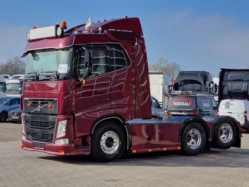 Volvo FH 13.540 Lowroof 6x2 - Show truck - Custom interior - Full air suspension - I parkcool - VEB+ - Cap tractor: Foto 3 Volvo FH 13.540 Lowroof 6x2 - Show truck - Custom interior - Full air suspension - I parkcool - VEB+ - Cap tractor: Foto 3