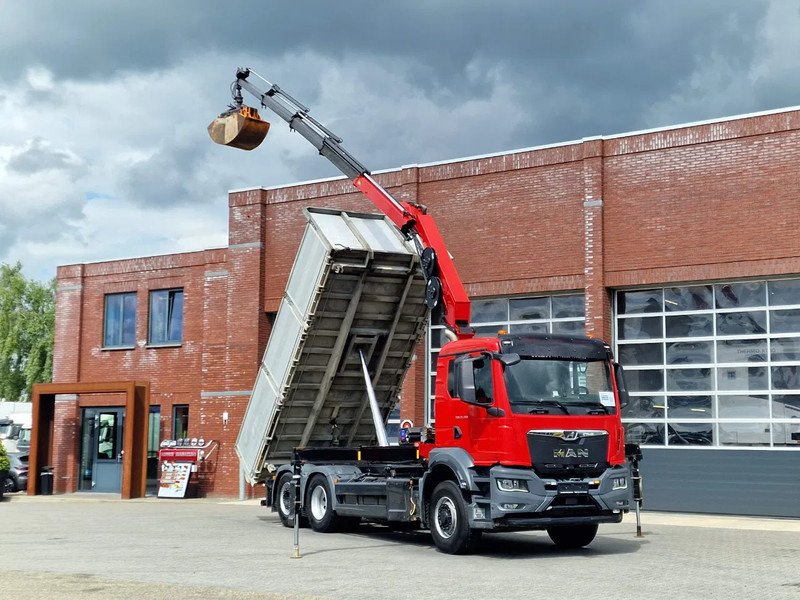 MAN TGS 26.360 6x4 Hydrodrive / Crane HMF1920K-RCS / 3 way tipper HMF / Low KM 110.700! - Camion cu macara: Foto 1 MAN TGS 26.360 6x4 Hydrodrive / Crane HMF1920K-RCS / 3 way tipper HMF / Low KM 110.700! - Camion cu macara: Foto 1