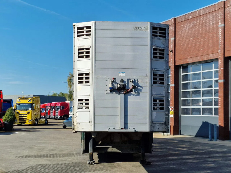 Pezzaioli 5 deck livestock trailer - Water & Ventilation - Loadlift - Folding floors - BPW Axle - 155M3 - Semiremorcă transport animale: Foto 5 Pezzaioli 5 deck livestock trailer - Water & Ventilation - Loadlift - Folding floors - BPW Axle - 155M3 - Semiremorcă transport animale: Foto 5