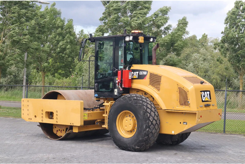 Caterpillar CS78B | TRIMBLE GPS | GOOD CONDITION - Cilindru compactor: Foto 3 Caterpillar CS78B | TRIMBLE GPS | GOOD CONDITION - Cilindru compactor: Foto 3