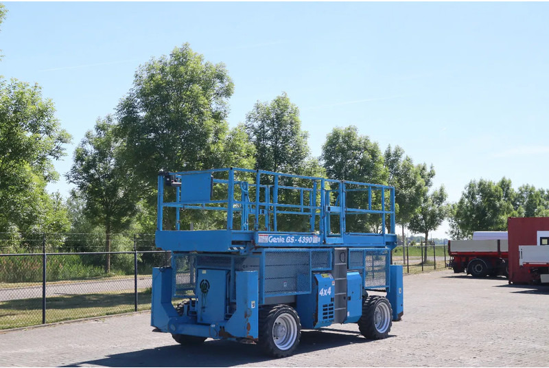 Genie GS-4390 RT | 15 METER | 680 KG - Platforma foarfeca: Foto 3 Genie GS-4390 RT | 15 METER | 680 KG - Platforma foarfeca: Foto 3
