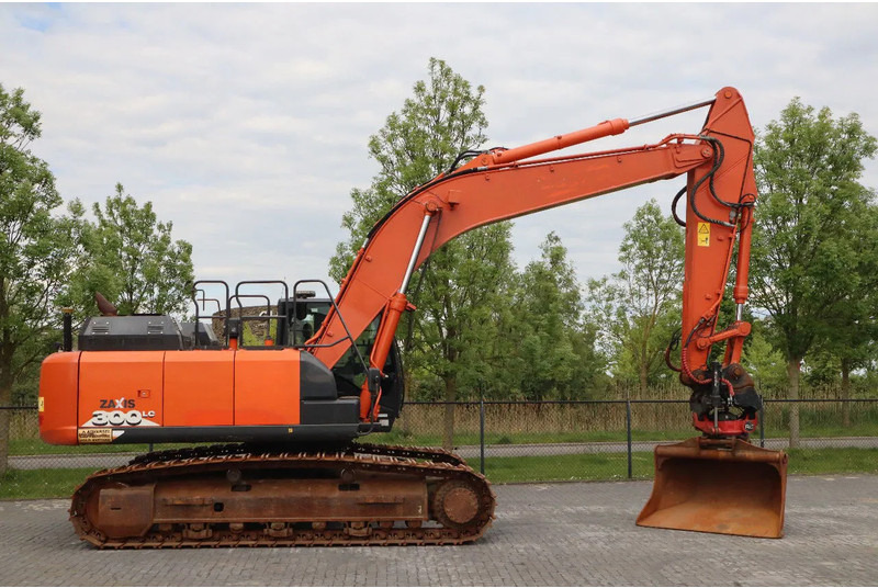 Hitachi ZX300 LC-6 | ROTOTILT | BUCKET | GPS - Excavator pe şenile: Foto 4 Hitachi ZX300 LC-6 | ROTOTILT | BUCKET | GPS - Excavator pe şenile: Foto 4