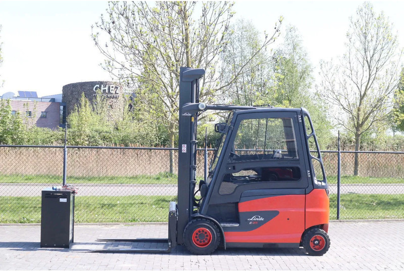 Linde E35 HL-01 | SIDESHIFT | POSITIONERS | LOW HOURS - Electrostivuitor: Foto 1 Linde E35 HL-01 | SIDESHIFT | POSITIONERS | LOW HOURS - Electrostivuitor: Foto 1