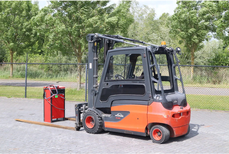 Linde E35 L-01 | DUPLEX | SIDESHIFT | POSITIONERS | LOW HOURS - Electrostivuitor: Foto 3 Linde E35 L-01 | DUPLEX | SIDESHIFT | POSITIONERS | LOW HOURS - Electrostivuitor: Foto 3