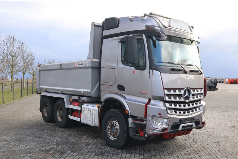 Mercedes-Benz Arocs 2658 2858 | 6X4 EURO 6 BIG AXLES | RETARDER | ENGINE PROBLEM - Camion basculantă: Foto 3 Mercedes-Benz Arocs 2658 2858 | 6X4 EURO 6 BIG AXLES | RETARDER | ENGINE PROBLEM - Camion basculantă: Foto 3