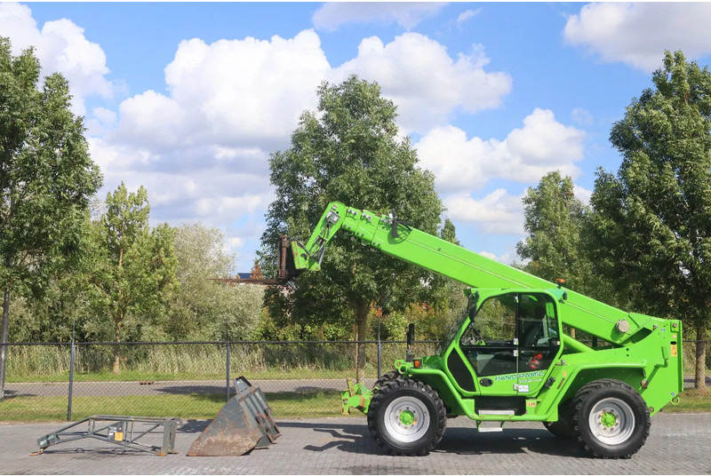 Merlo P40.17 PLUS | FORKS | JIB | BUCKET | GOOD TIRES - Stivuitor telescopic: Foto 1 Merlo P40.17 PLUS | FORKS | JIB | BUCKET | GOOD TIRES - Stivuitor telescopic: Foto 1