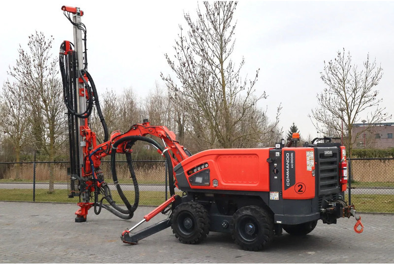 Sandvik 2 PIECES COMMANDO DC 300 RI S5 | ONLY 470 DRILLING HOURS - Maşină de foraj: Foto 3 Sandvik 2 PIECES COMMANDO DC 300 RI S5 | ONLY 470 DRILLING HOURS - Maşină de foraj: Foto 3