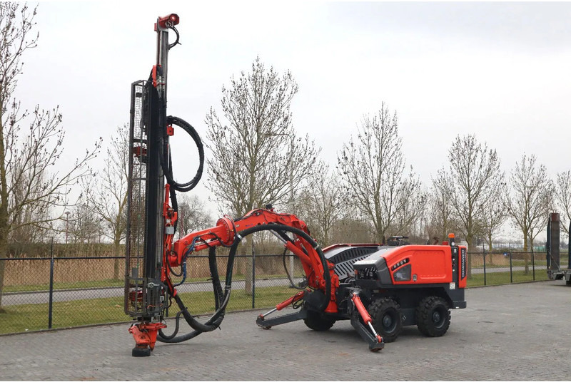 Sandvik 2 PIECES COMMANDO DC 300 RI S5 | ONLY 470 DRILLING HOURS - Maşină de foraj: Foto 2 Sandvik 2 PIECES COMMANDO DC 300 RI S5 | ONLY 470 DRILLING HOURS - Maşină de foraj: Foto 2