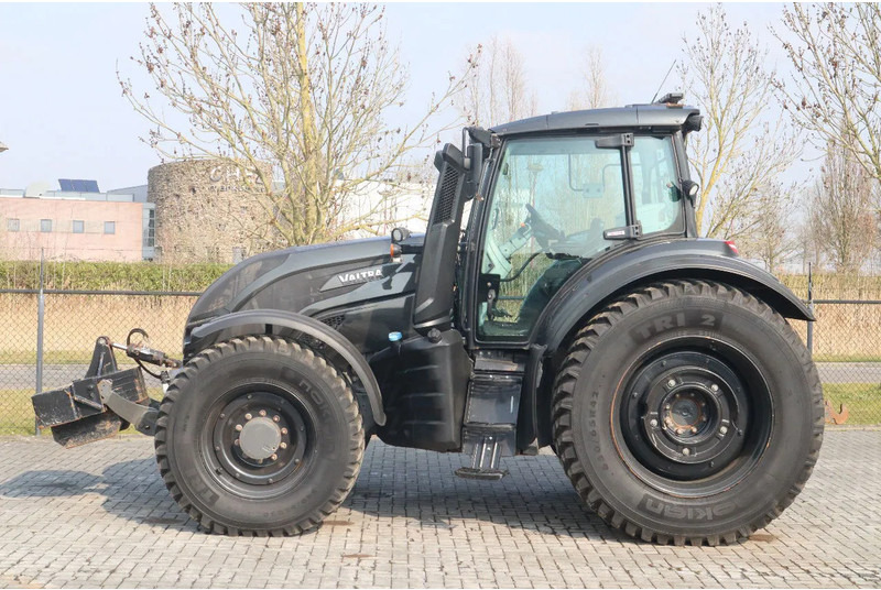 Valtra T234 D UNLIMITED | FRONT PTO | 53 KM/H | FULL OPTION - Tractor agricol: Foto 2 Valtra T234 D UNLIMITED | FRONT PTO | 53 KM/H | FULL OPTION - Tractor agricol: Foto 2