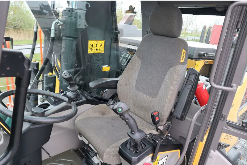 Leasing de Volvo EWR 150 E | ROTOTILT | BUCKET | TRAILER HYDR Volvo EWR 150 E | ROTOTILT | BUCKET | TRAILER HYDR: Foto 16 Leasing de Volvo EWR 150 E | ROTOTILT | BUCKET | TRAILER HYDR Volvo EWR 150 E | ROTOTILT | BUCKET | TRAILER HYDR: Foto 16