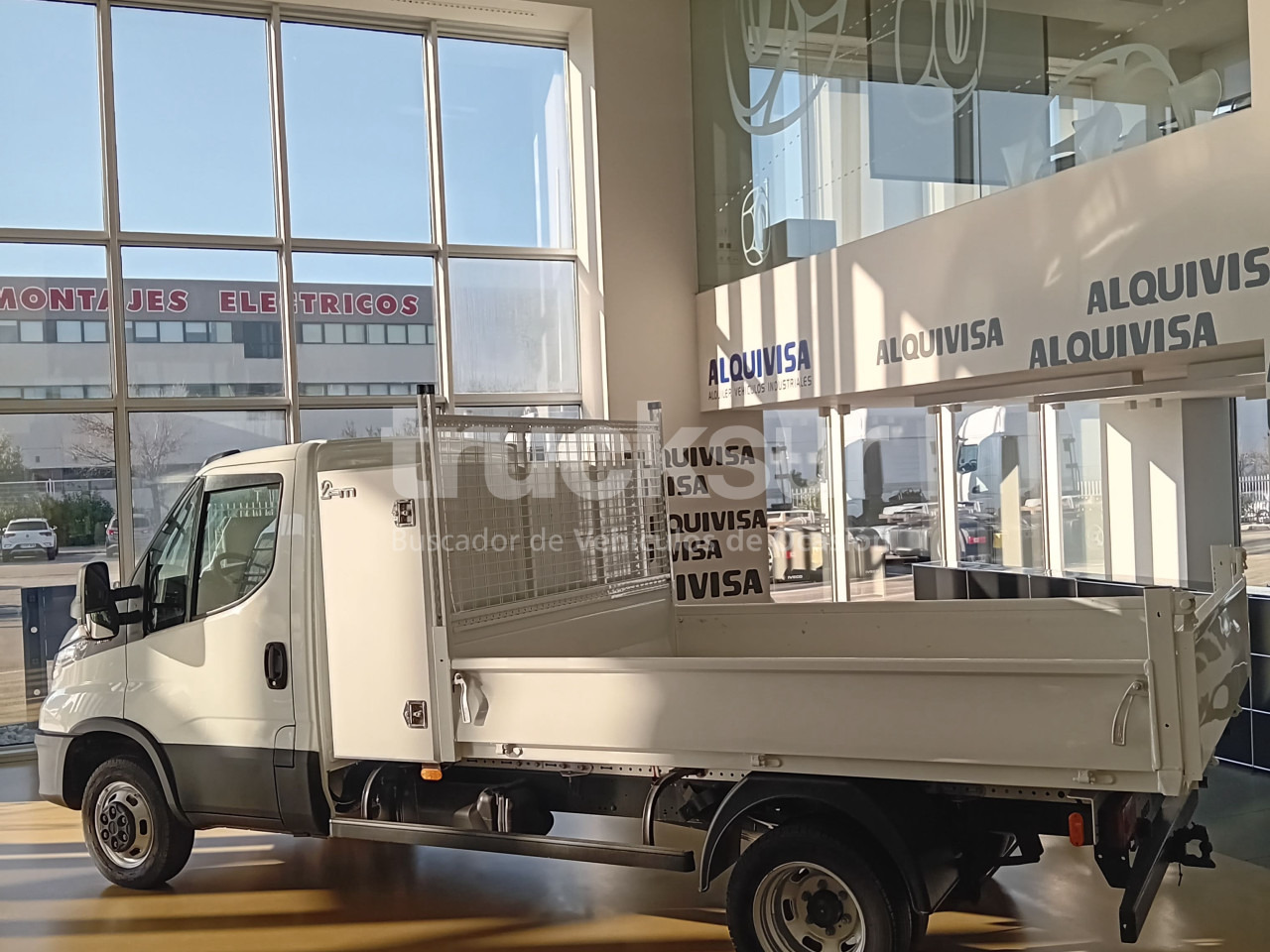 IVECO 35C16H - Autoutilitară cu platformă: Foto 3 IVECO 35C16H - Autoutilitară cu platformă: Foto 3
