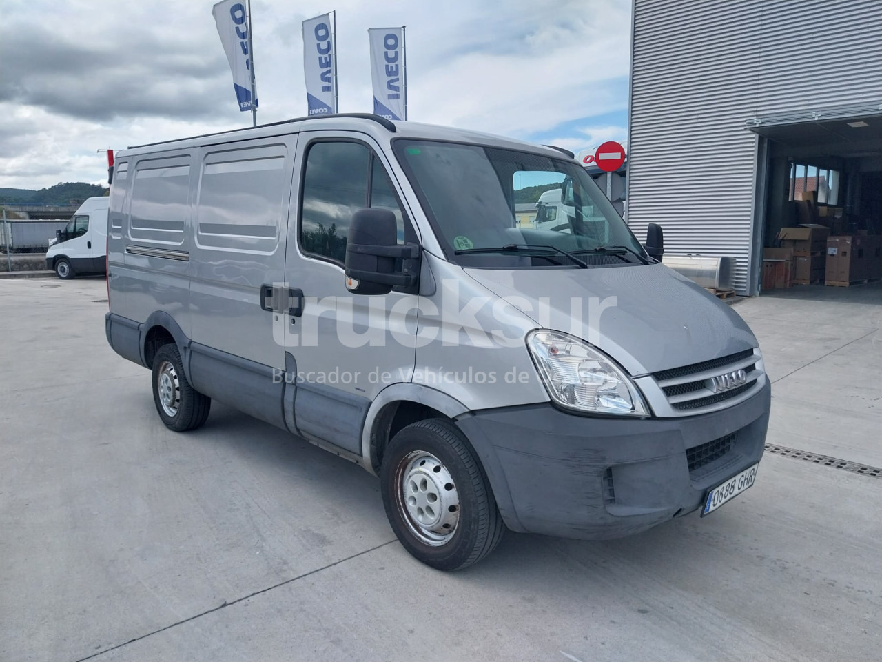 IVECO DAILY 35S12 7M3 - Autoutilitară box: Foto 2 IVECO DAILY 35S12 7M3 - Autoutilitară box: Foto 2