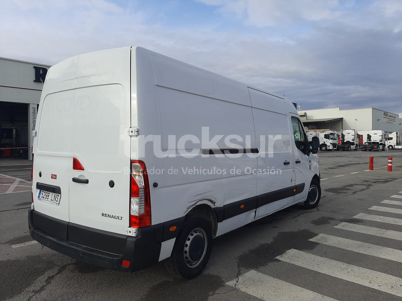 RENAULT 130.35 L3H2 - Autoutilitară box: Foto 4 RENAULT 130.35 L3H2 - Autoutilitară box: Foto 4