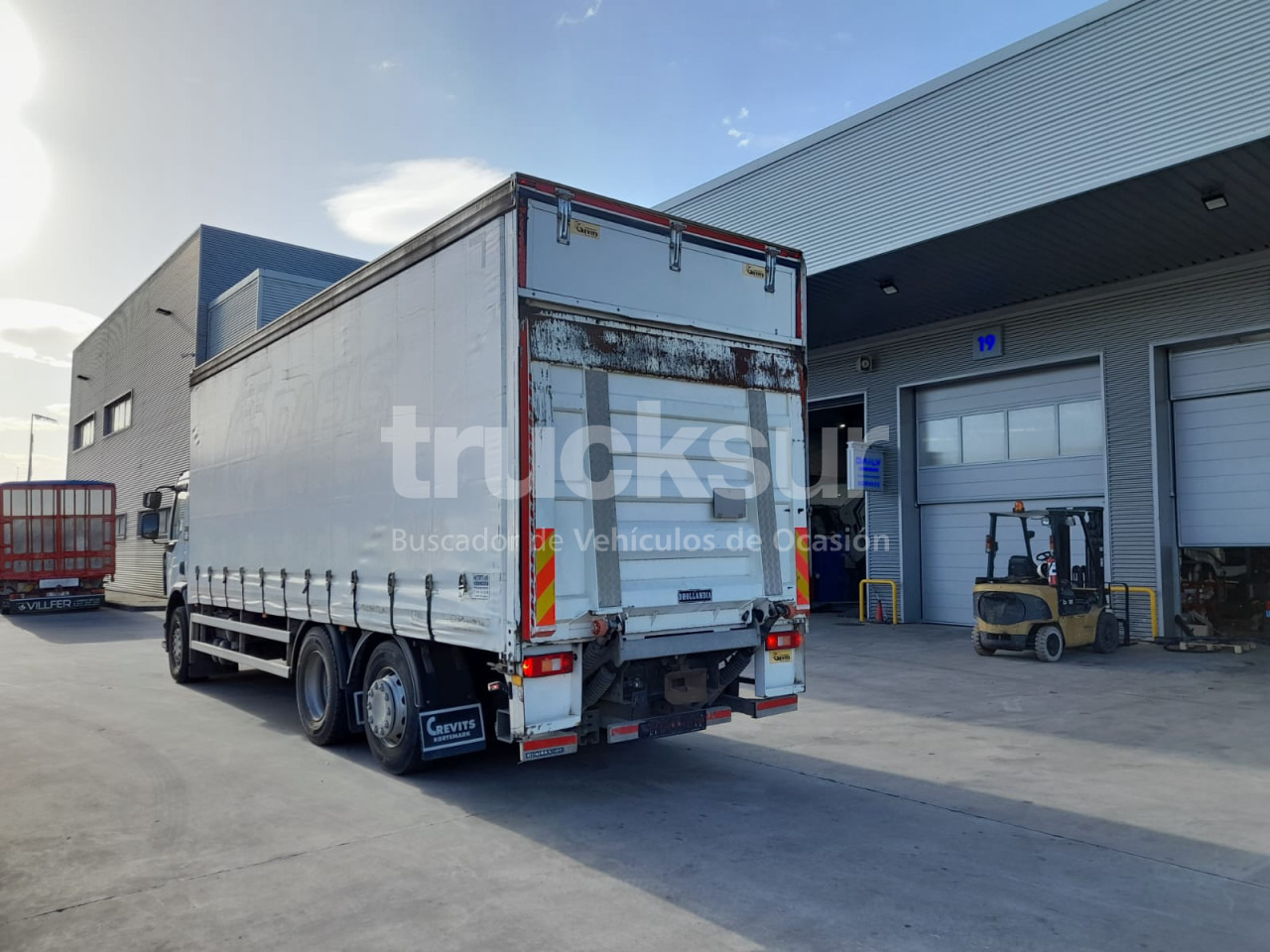 RENAULT D320.26 ejes 6x2*4 - Camion cu prelată: Foto 4 RENAULT D320.26 ejes 6x2*4 - Camion cu prelată: Foto 4