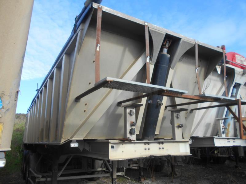 Benalu - Semiremorcă basculantă: Foto 2 Benalu - Semiremorcă basculantă: Foto 2