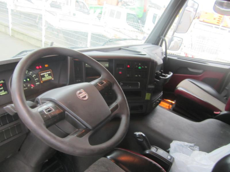 Interior photo 1: Cap tractor Volvo FMX 460