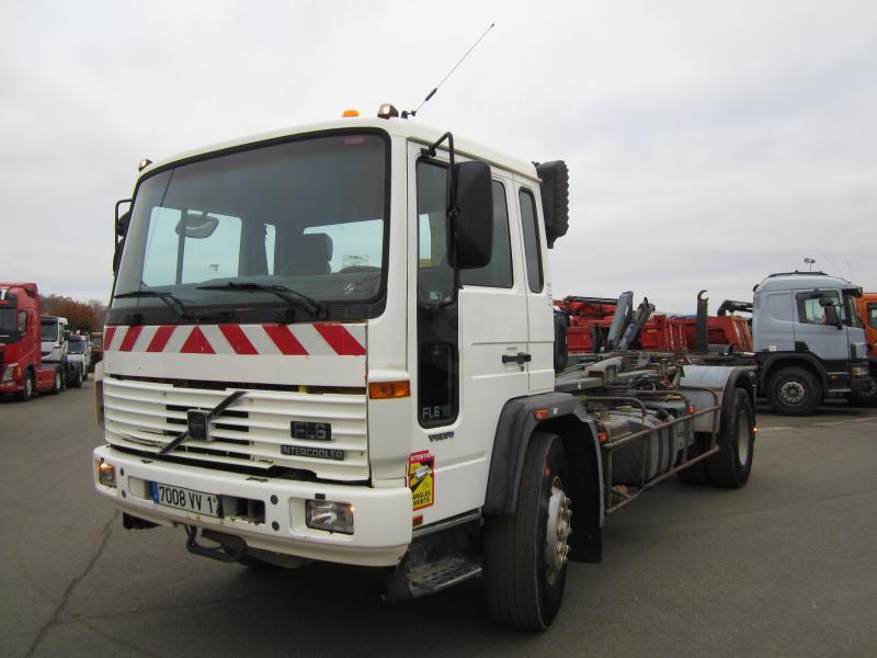 Volvo FL6 19 - Camion cu cârlig: Foto 1 Volvo FL6 19 - Camion cu cârlig: Foto 1