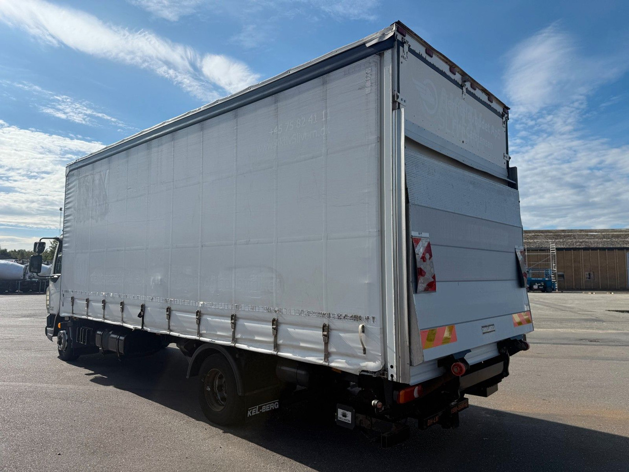 DAF LF 45 /220 4x2 Curtainsider and Taillift Euro 6 - Camion cu prelată: Foto 4 DAF LF 45 /220 4x2 Curtainsider and Taillift Euro 6 - Camion cu prelată: Foto 4