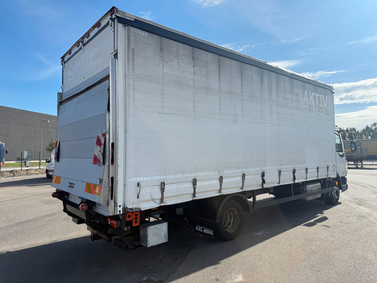 DAF LF 45 /220 4x2 Curtainsider and Taillift Euro 6 - Camion cu prelată: Foto 3 DAF LF 45 /220 4x2 Curtainsider and Taillift Euro 6 - Camion cu prelată: Foto 3