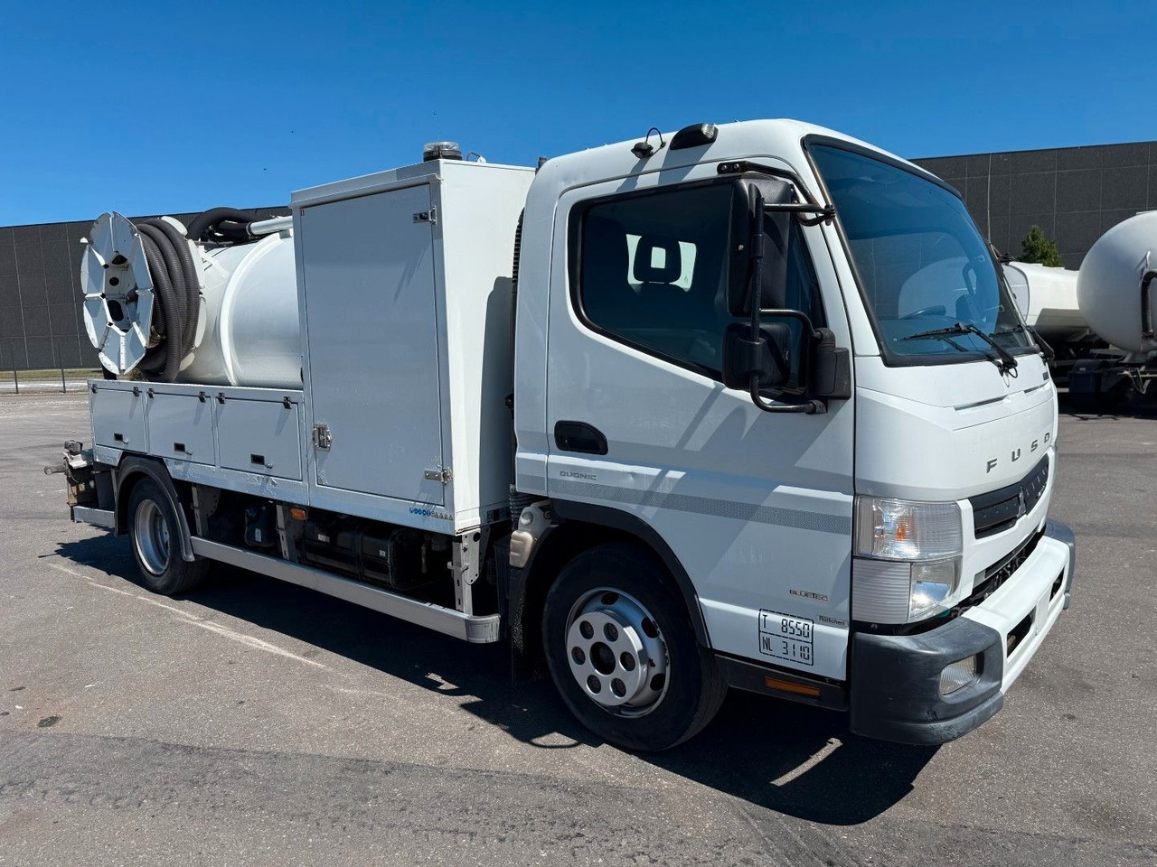 FUSO Canter 9C18 Duonic Rioned 3500 l. Kombi Euro 6 - Maşină pentru vidanjări: Foto 2 FUSO Canter 9C18 Duonic Rioned 3500 l. Kombi Euro 6 - Maşină pentru vidanjări: Foto 2