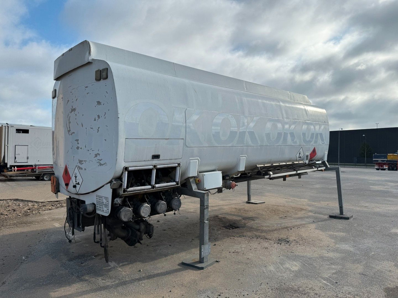 HMK Bilcon 23.800 L ADR Tank - Camion cisternă: Foto 3 HMK Bilcon 23.800 L ADR Tank - Camion cisternă: Foto 3