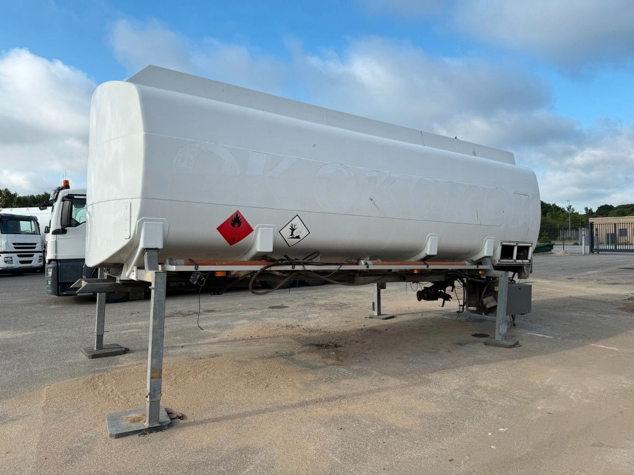HMK Bilcon 23.800 L ADR Tank - Camion cisternă: Foto 1 HMK Bilcon 23.800 L ADR Tank - Camion cisternă: Foto 1