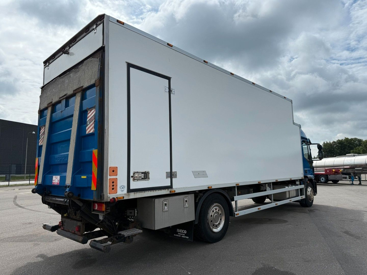Iveco EuroCargo 180 E28 4x2 Thermo King T-1000R - Camion frigider: Foto 3 Iveco EuroCargo 180 E28 4x2 Thermo King T-1000R - Camion frigider: Foto 3