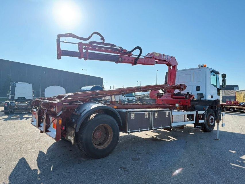 Iveco EuroTech Cursor 190E31 4x2 Tipper / HMF 1060 B3 - Camion cu macara: Foto 3 Iveco EuroTech Cursor 190E31 4x2 Tipper / HMF 1060 B3 - Camion cu macara: Foto 3