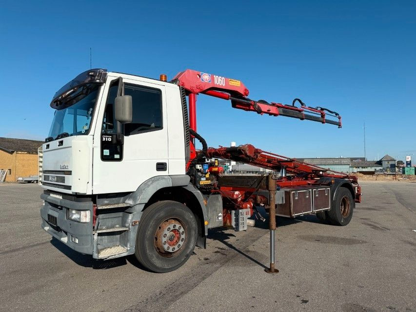 Iveco EuroTech Cursor 190E31 4x2 Tipper / HMF 1060 B3 - Camion cu macara: Foto 1 Iveco EuroTech Cursor 190E31 4x2 Tipper / HMF 1060 B3 - Camion cu macara: Foto 1