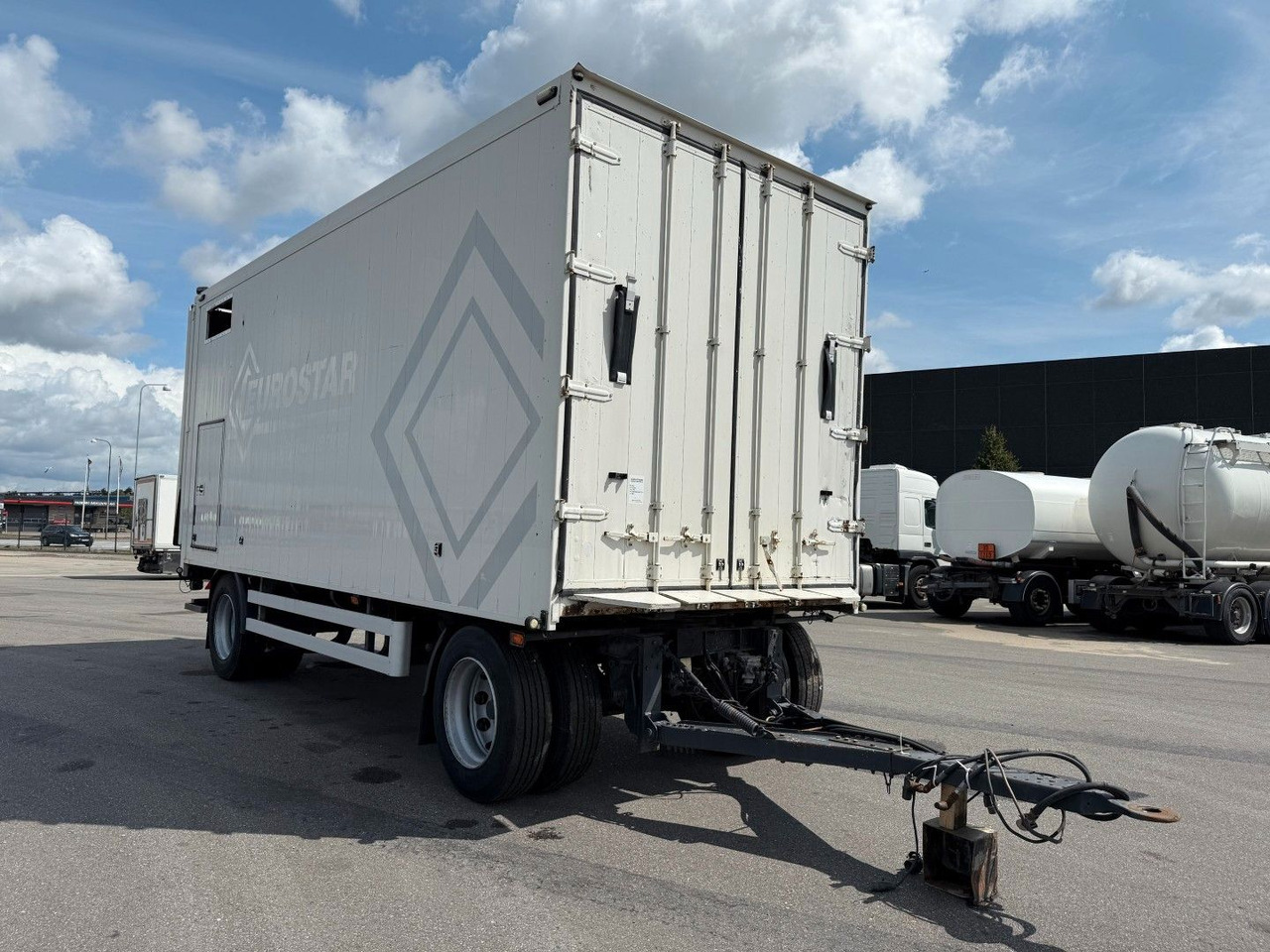 Kel-Berg 20 t. Alubox - Maschineramp Kel-Berg 2 axle 20 t. Alubox - Maschineramp - Remorcă furgon: Foto 2 Kel-Berg 20 t. Alubox - Maschineramp Kel-Berg 2 axle 20 t. Alubox - Maschineramp - Remorcă furgon: Foto 2