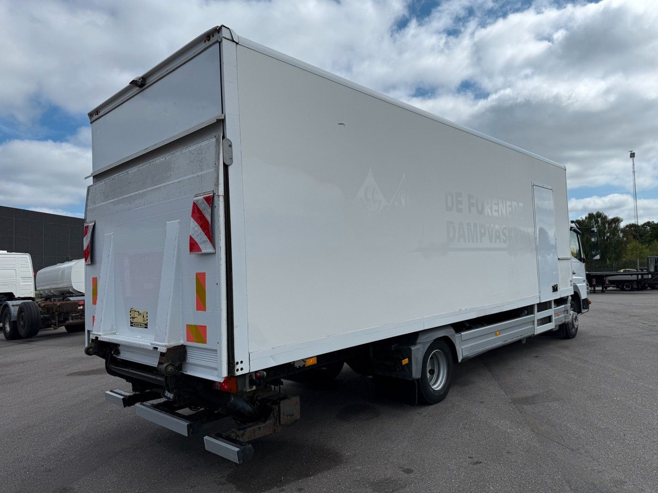 Mercedes-Benz Atego 1218 4x2 Euro 5 8,0 m. koffer - Camion furgon: Foto 3 Mercedes-Benz Atego 1218 4x2 Euro 5 8,0 m. koffer - Camion furgon: Foto 3