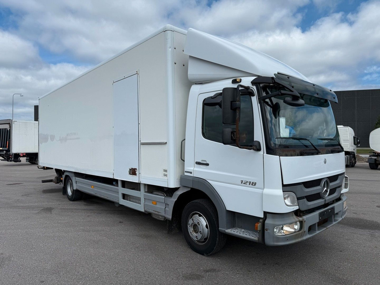Mercedes-Benz Atego 1218 4x2 Euro 5 8,0 m. koffer - Camion furgon: Foto 2 Mercedes-Benz Atego 1218 4x2 Euro 5 8,0 m. koffer - Camion furgon: Foto 2