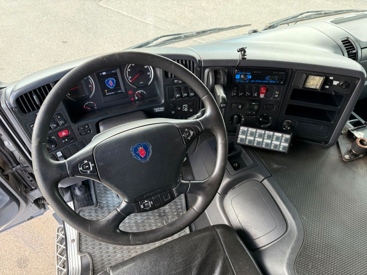 Camion cisternă Scania P400 8x2*6 HMK Bilcon 24.000 l. ADR Euro 5: Foto 13 Camion cisternă Scania P400 8x2*6 HMK Bilcon 24.000 l. ADR Euro 5: Foto 13