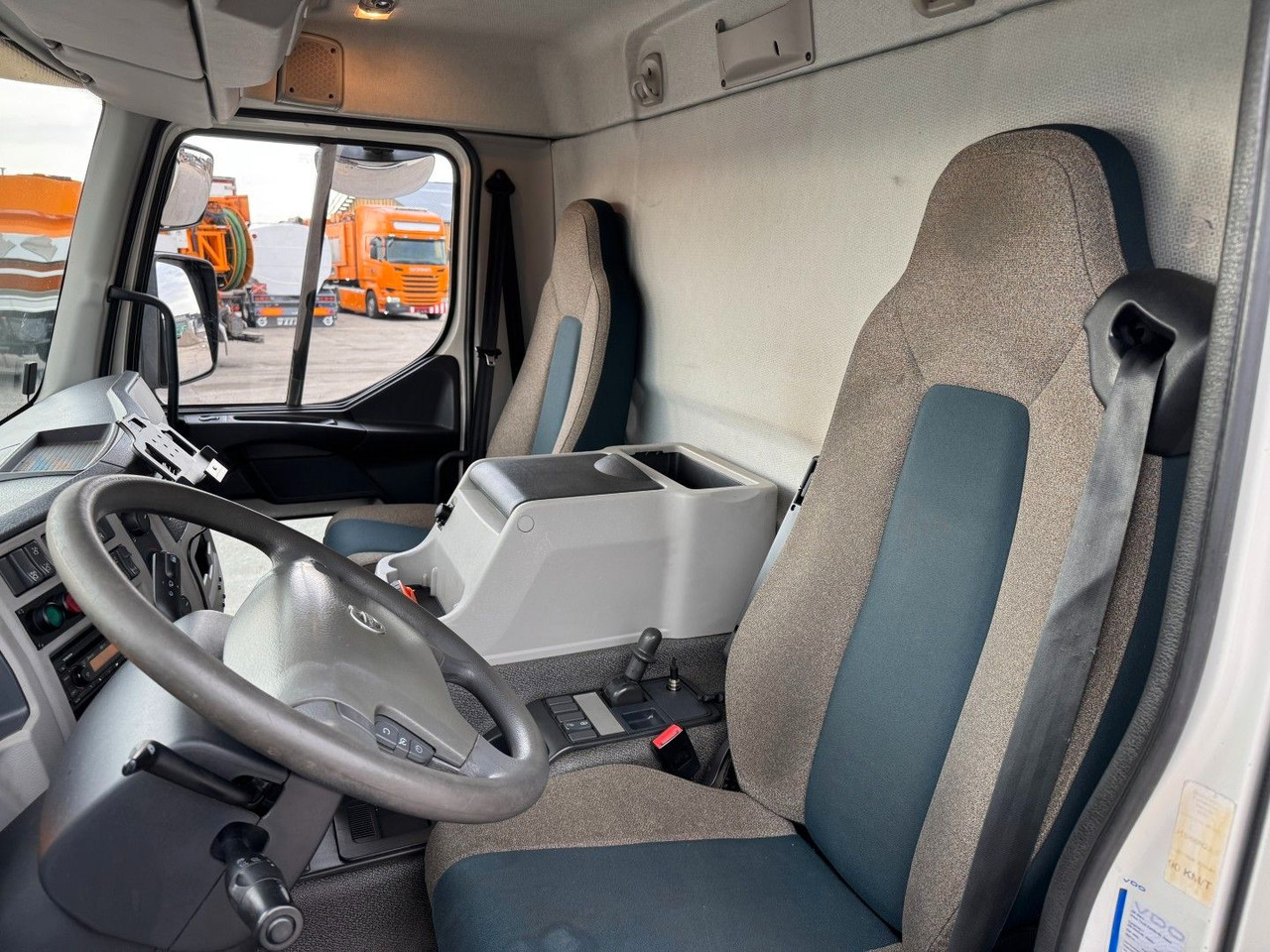 Volvo FE320 6x2*4 Frigoblock FK25SL 9.9 m Frigobox - Camion frigider: Foto 5 Volvo FE320 6x2*4 Frigoblock FK25SL 9.9 m Frigobox - Camion frigider: Foto 5