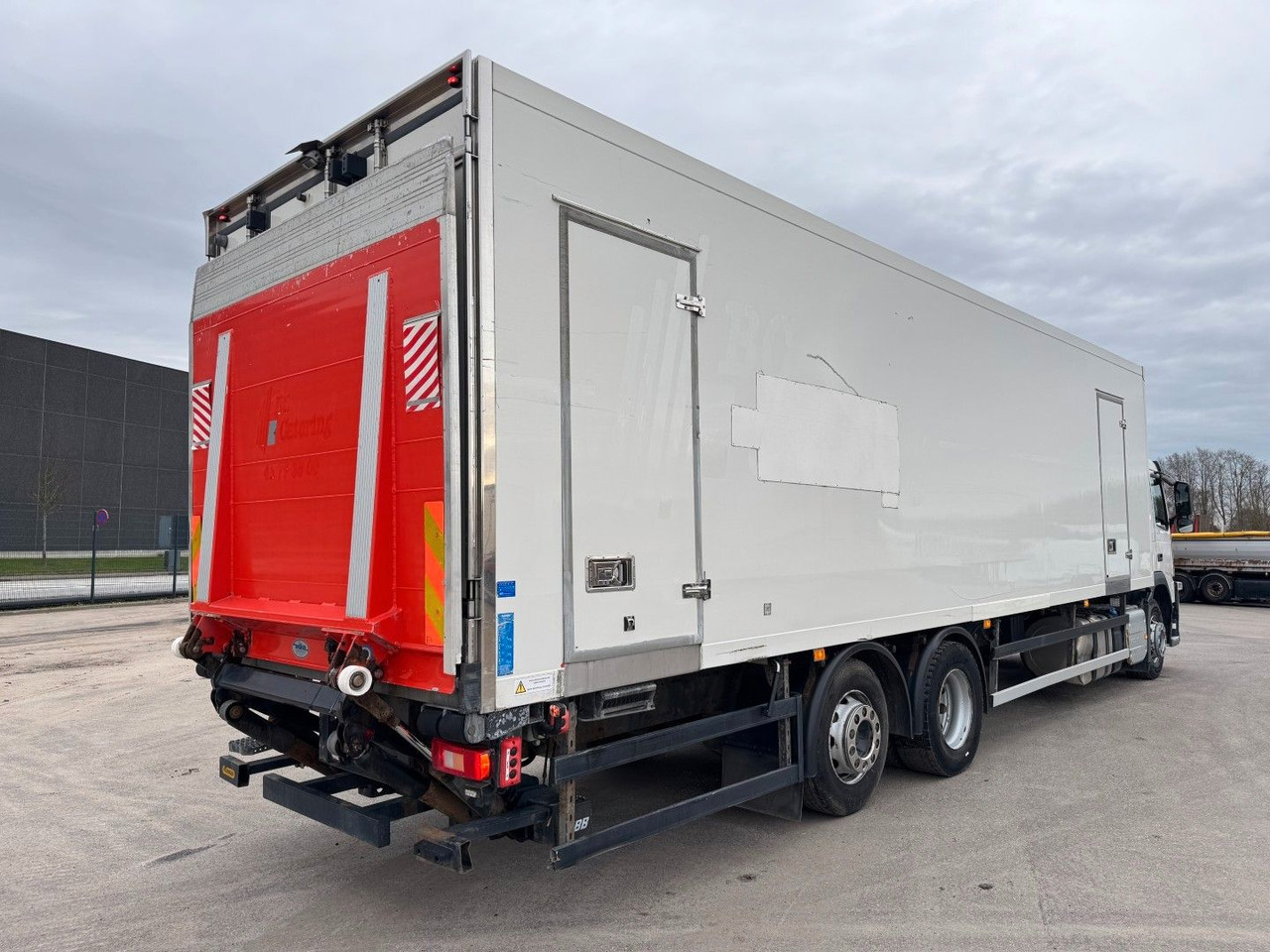 Volvo FM330 6x2*4 Carrier Supra 1250 Mt 9,9m (defekt f - Camion frigider: Foto 3 Volvo FM330 6x2*4 Carrier Supra 1250 Mt 9,9m (defekt f - Camion frigider: Foto 3