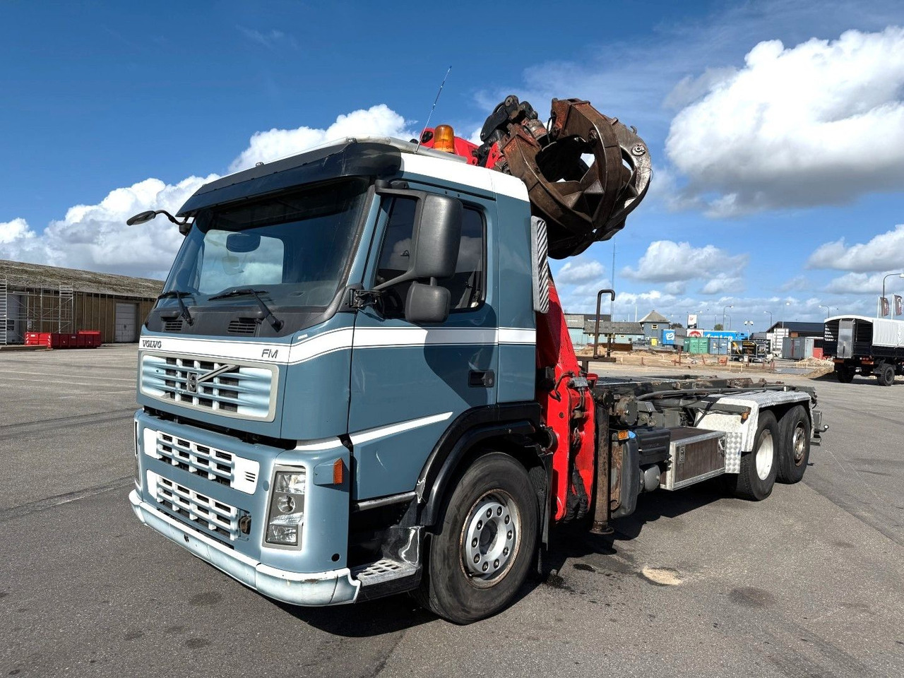 Volvo FM340 6x2*4 Kipper / Palfinger Epsilon 150Z96 - Camion cu macara: Foto 1 Volvo FM340 6x2*4 Kipper / Palfinger Epsilon 150Z96 - Camion cu macara: Foto 1