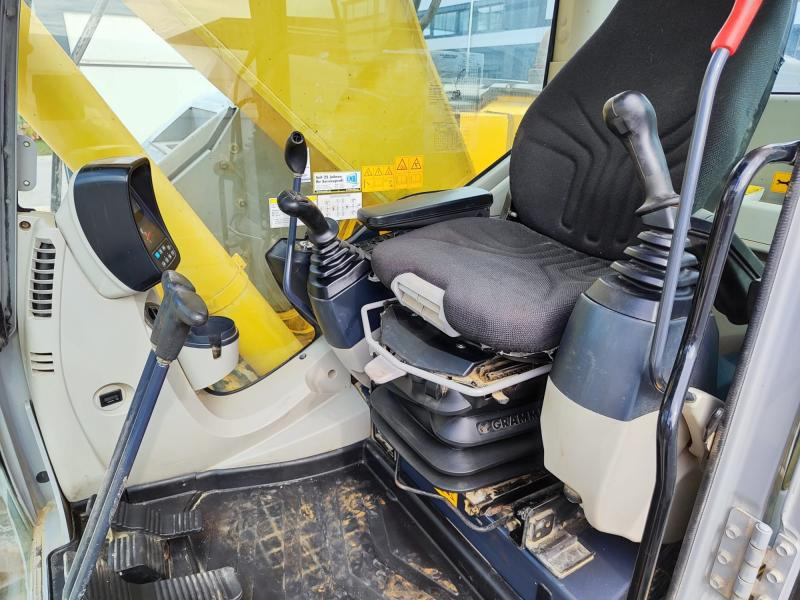 New Holland E235B SR-2 - Excavator pe şenile: Foto 5 New Holland E235B SR-2 - Excavator pe şenile: Foto 5