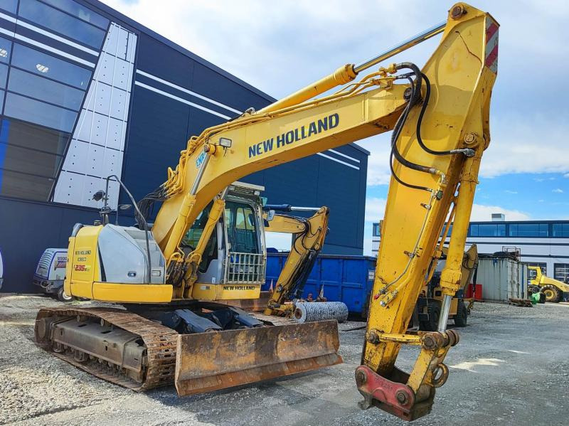 New Holland E235B SR-2 - Excavator pe şenile: Foto 3 New Holland E235B SR-2 - Excavator pe şenile: Foto 3