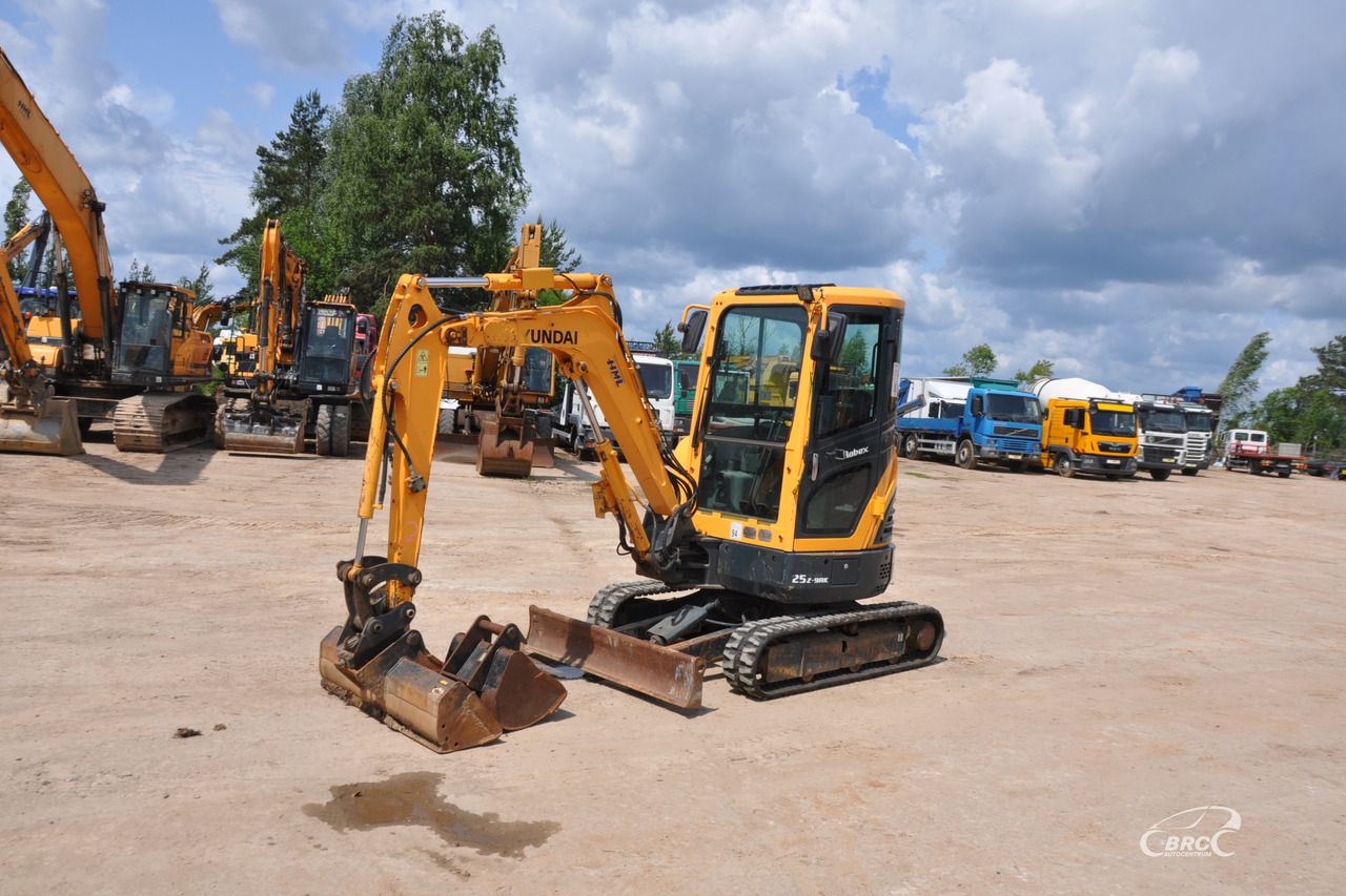 Hyundai R25Z-9AK - Mini excavator: Foto 1 Hyundai R25Z-9AK - Mini excavator: Foto 1