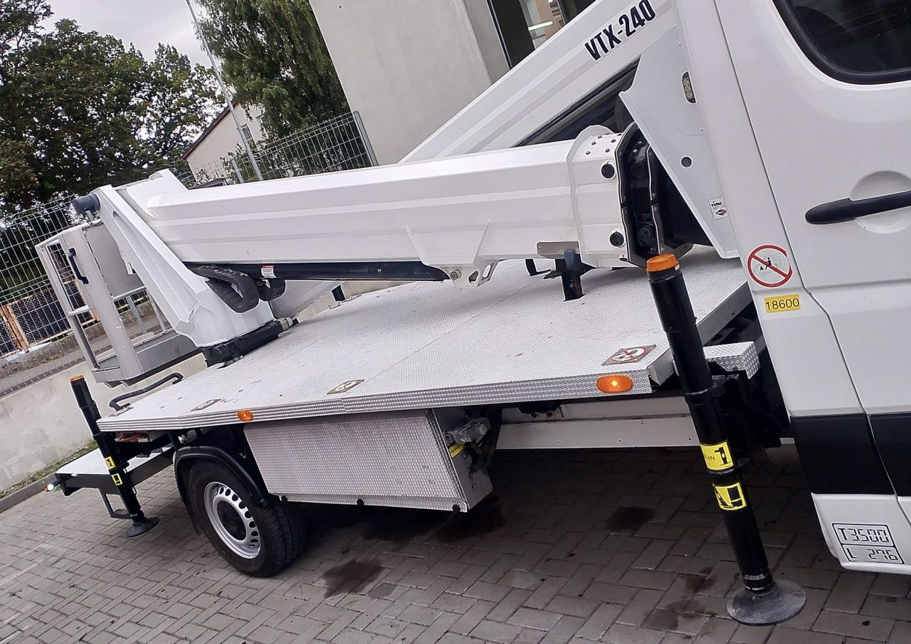Mercedes Sprinter Zwyżka Podnośnik Koszowy VERSALIFT VTX-240 UDT - Alte utilaje: Foto 4 Mercedes Sprinter Zwyżka Podnośnik Koszowy VERSALIFT VTX-240 UDT - Alte utilaje: Foto 4